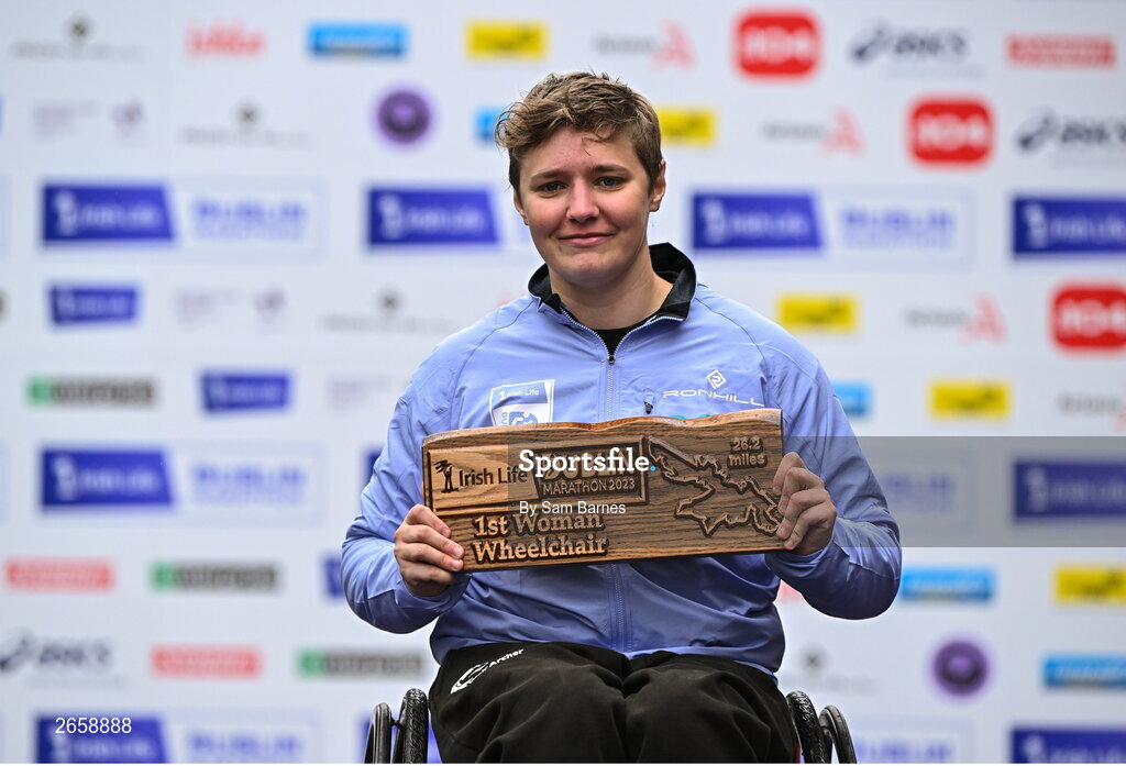 29 October 2023; Claudia Burrough became the 2023 Irish Life Dublin Marathon champion of the women's wheelchair race. Thousands of runners took to the Fitzwilliam Square start line, to participate in the 42nd running of the Dublin Marathon. Photo by Sam Barnes/Sportsfile