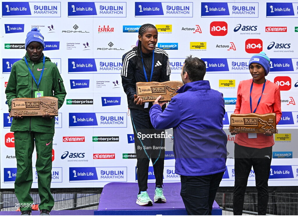 29 October 2023; Irish Life CEO Declan Bolger presents Amente Sorome Negash with the first place trophy after the 2023 Irish Life Dublin Marathon. Thousands of runners took to the Fitzwilliam Square start line, to participate in the 42nd running of the Dublin Marathon. Photo by Sam Barnes/Sportsfile