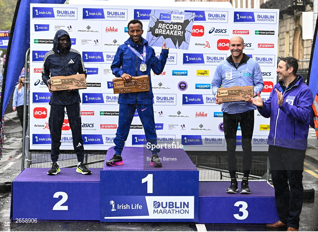 29 October 2023; The Men's event podium, from left, second place Geofrey Kusuro, first place Kemal Husen, and third place Stephen Scullion with Irish Life CEO Declan Bolger after the 2023 Irish Life Dublin Marathon. Thousands of runners took to the Fitzwilliam Square start line, to participate in the 42nd running of the Dublin Marathon. Photo by Sam Barnes/Sportsfile