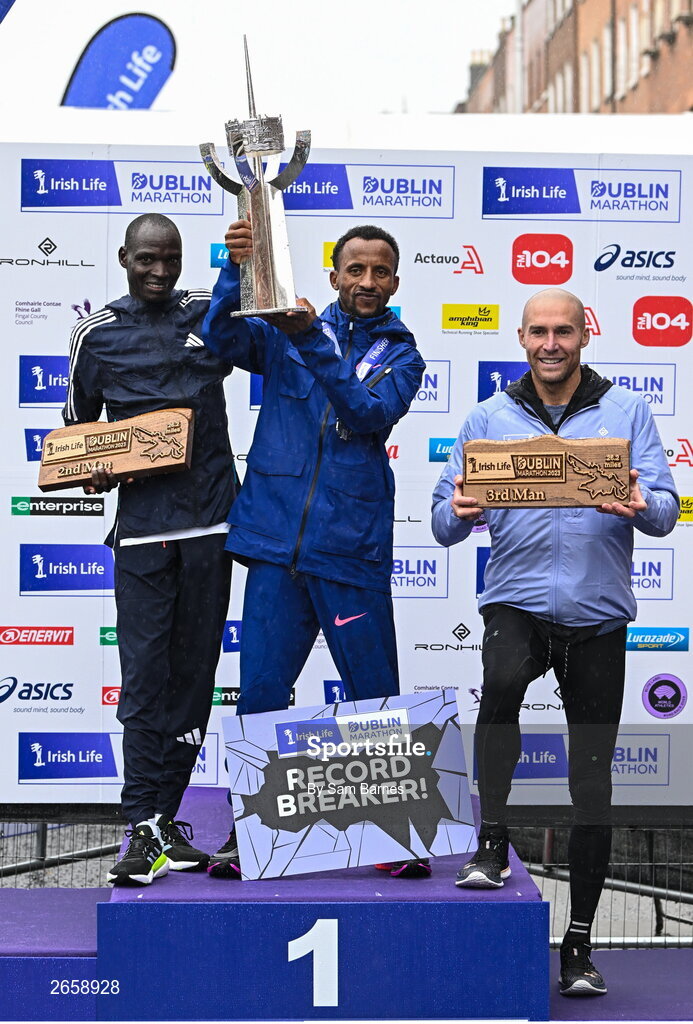 29 October 2023; The Men's event podium, from left, second place Geofrey Kusuro, first place Kemal Husen, and third place Stephen Scullion with Irish Life CEO Declan Bolger after the 2023 Irish Life Dublin Marathon. Thousands of runners took to the Fitzwilliam Square start line, to participate in the 42nd running of the Dublin Marathon. Photo by Sam Barnes/Sportsfile
