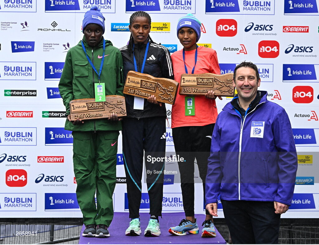 29 October 2023; The Women's event podium, from left, second place Joan Kipyatich, first place Amente Sorome Negash, and third place Genet Abdurkadir, with Irish Life CEO Declan Bolger after the 2023 Irish Life Dublin Marathon. Thousands of runners took to the Fitzwilliam Square start line, to participate in the 42nd running of the Dublin Marathon. Photo by Sam Barnes/Sportsfile