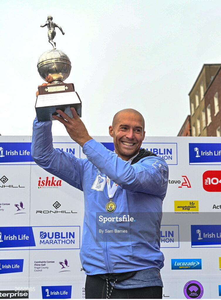 29 October 2023; Men's National Champion Stephen Scullion celebrates with the trophy after the 2023 Irish Life Dublin Marathon. Thousands of runners took to the Fitzwilliam Square start line, to participate in the 42nd running of the Dublin Marathon. Photo by Sam Barnes/Sportsfile