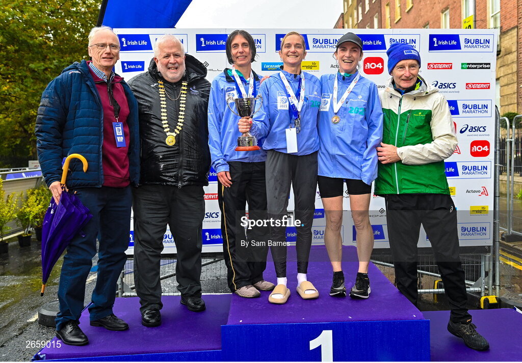 29 October 2023; Pictured, from left, at the Women's National Championship podium, Irish Sports Council Chief Executive and Olympian John Treacy, Athletics Ireland President John Cronin, second place Gladys Ganiel, first place Ann-Marie Mc Glynn, and third place Sorcha Loughnane from Dublin, and Race Director Jim Aughney after the 2023 Irish Life Dublin Marathon. Thousands of runners took to the Fitzwilliam Square start line, to participate in the 42nd running of the Dublin Marathon. Photo by Sam Barnes/Sportsfile