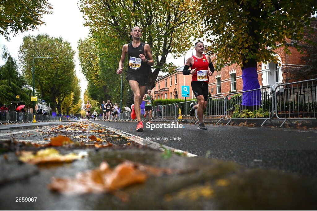 29 October 2023; Participants during the 2023 Irish Life Dublin Marathon. Thousands of runners took to the Fitzwilliam Square start line, to participate in the 42nd running of the Dublin Marathon. Photo by Ramsey Cardy/Sportsfile