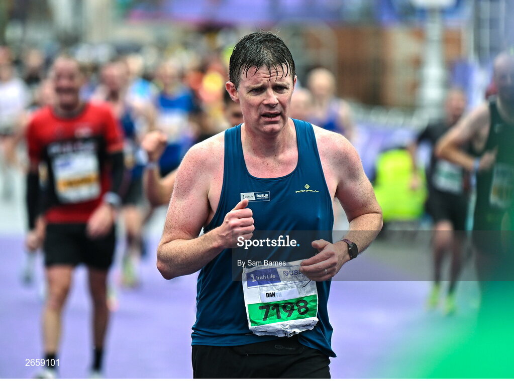 29 October 2023; Dan O'Grady from Dublin during the 2023 Irish Life Dublin Marathon. Thousands of runners took to the Fitzwilliam Square start line, to participate in the 42nd running of the Dublin Marathon. Photo by Sam Barnes/Sportsfile