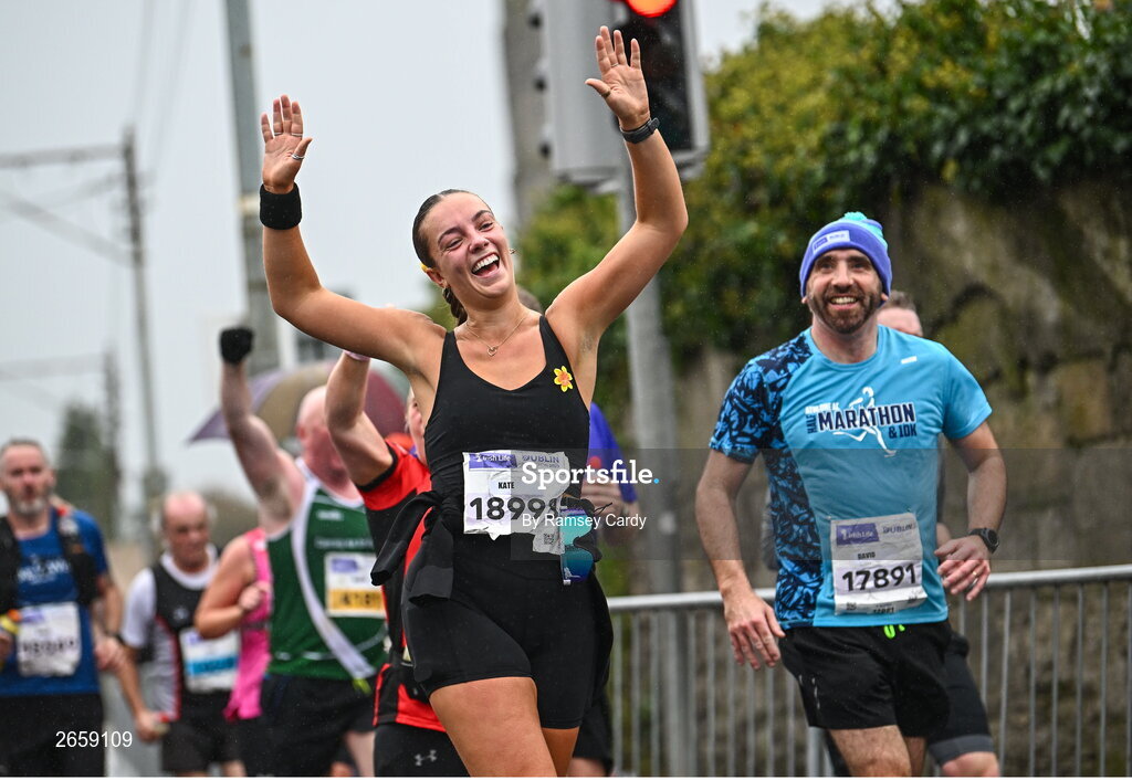 29 October 2023; Kate McMahon from Dublin during the 2023 Irish Life Dublin Marathon. Thousands of runners took to the Fitzwilliam Square start line, to participate in the 42nd running of the Dublin Marathon. Photo by Ramsey Cardy/Sportsfile