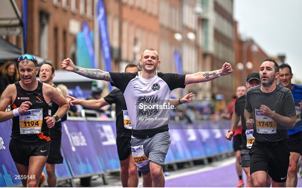 29 October 2023; Michael Brady during the 2023 Irish Life Dublin Marathon. Thousands of runners took to the Fitzwilliam Square start line, to participate in the 42nd running of the Dublin Marathon. Photo by Sam Barnes/Sportsfile