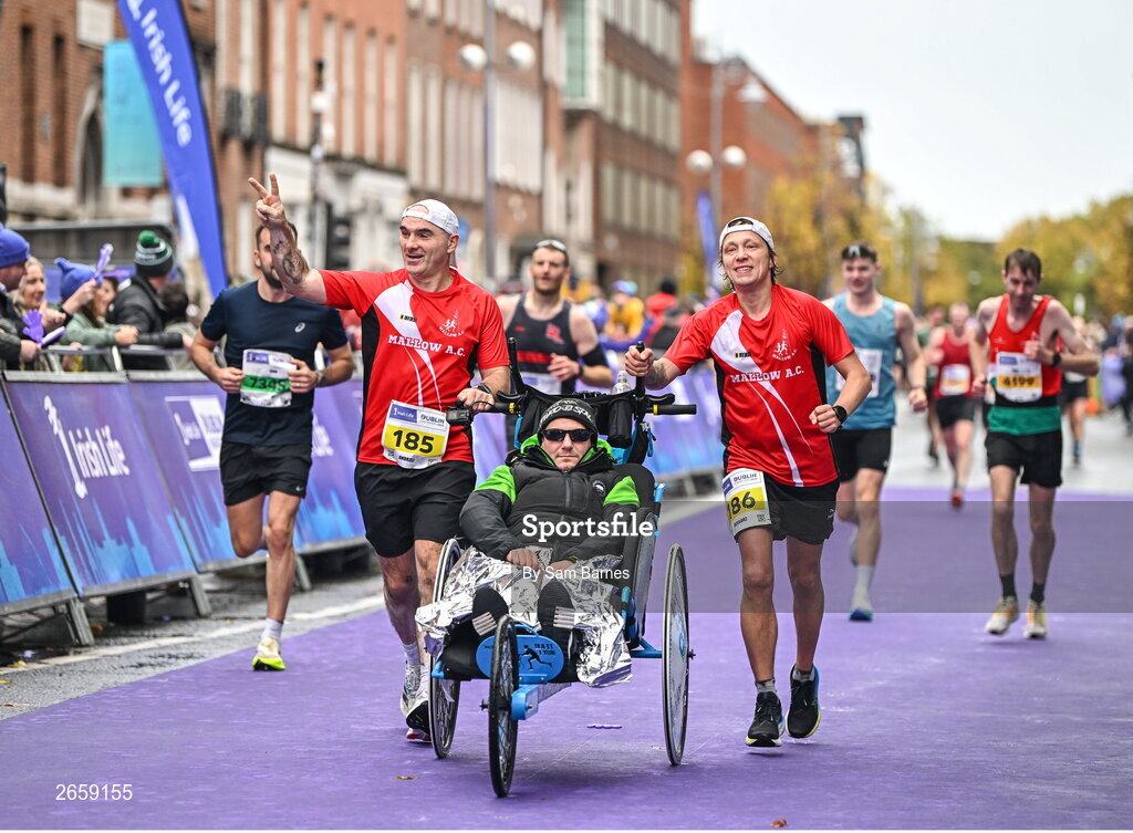 29 October 2023; Andrzej Chomicz and Grzegorz Kozimala during the 2023 Irish Life Dublin Marathon. Thousands of runners took to the Fitzwilliam Square start line, to participate in the 42nd running of the Dublin Marathon. Photo by Sam Barnes/Sportsfile