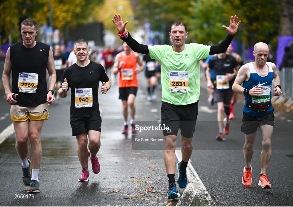 29 October 2023; Ken O'Hara from Dublin during the 2023 Irish Life Dublin Marathon. Thousands of runners took to the Fitzwilliam Square start line, to participate in the 42nd running of the Dublin Marathon. Photo by Sam Barnes/Sportsfile
