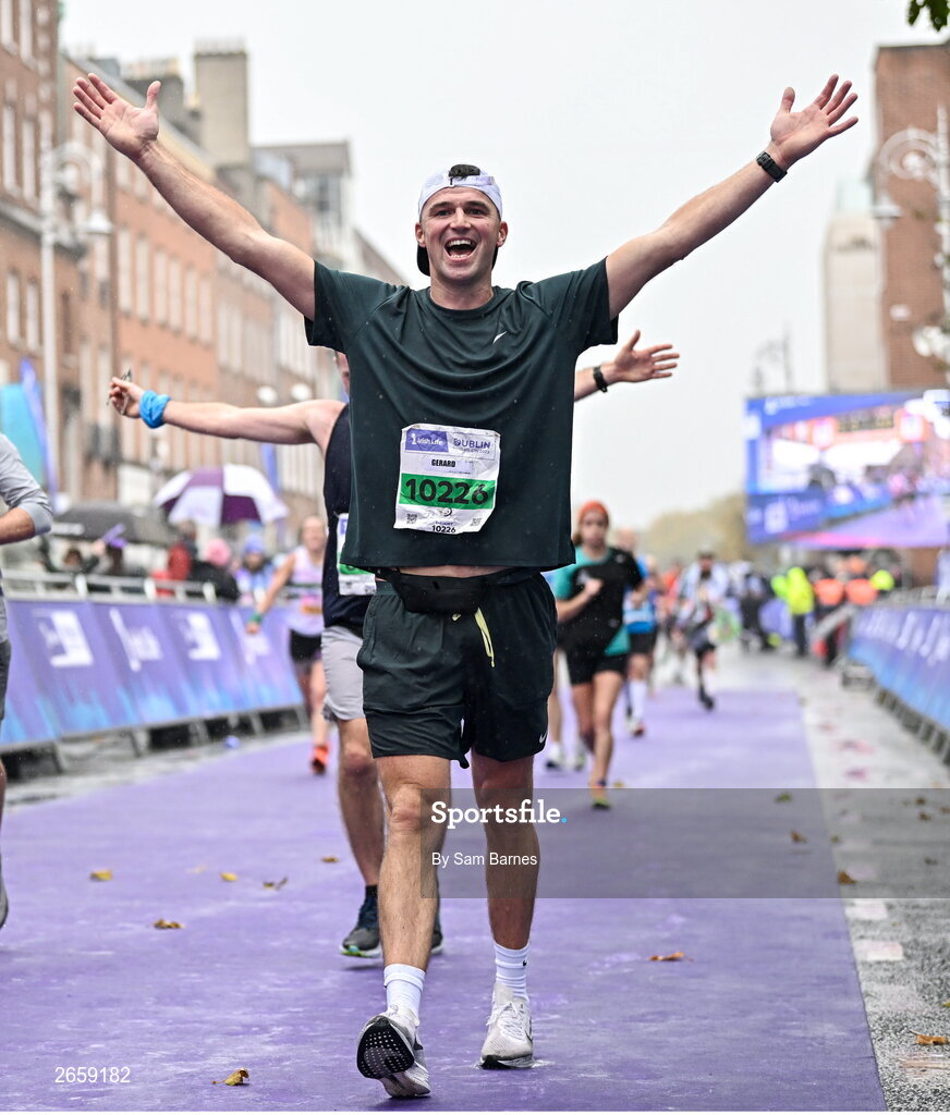 29 October 2023; Gerard O' Connor from Dublin 10 during the 2023 Irish Life Dublin Marathon. Thousands of runners took to the Fitzwilliam Square start line, to participate in the 42nd running of the Dublin Marathon. Photo by Sam Barnes/Sportsfile