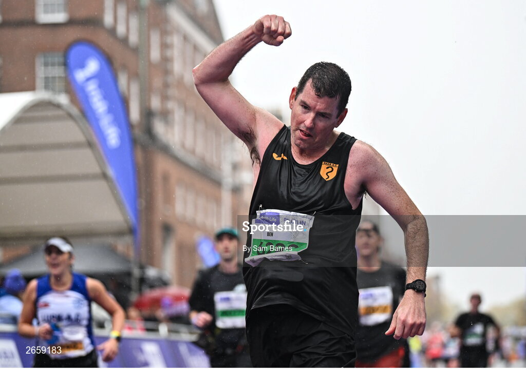 29 October 2023; Ben Hallinan from Kildare during the 2023 Irish Life Dublin Marathon. Thousands of runners took to the Fitzwilliam Square start line, to participate in the 42nd running of the Dublin Marathon. Photo by Sam Barnes/Sportsfile