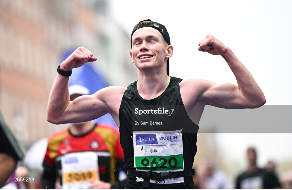 29 October 2023; Cian Mulvey from Roscommon during the 2023 Irish Life Dublin Marathon. Thousands of runners took to the Fitzwilliam Square start line, to participate in the 42nd running of the Dublin Marathon. Photo by Sam Barnes/Sportsfile