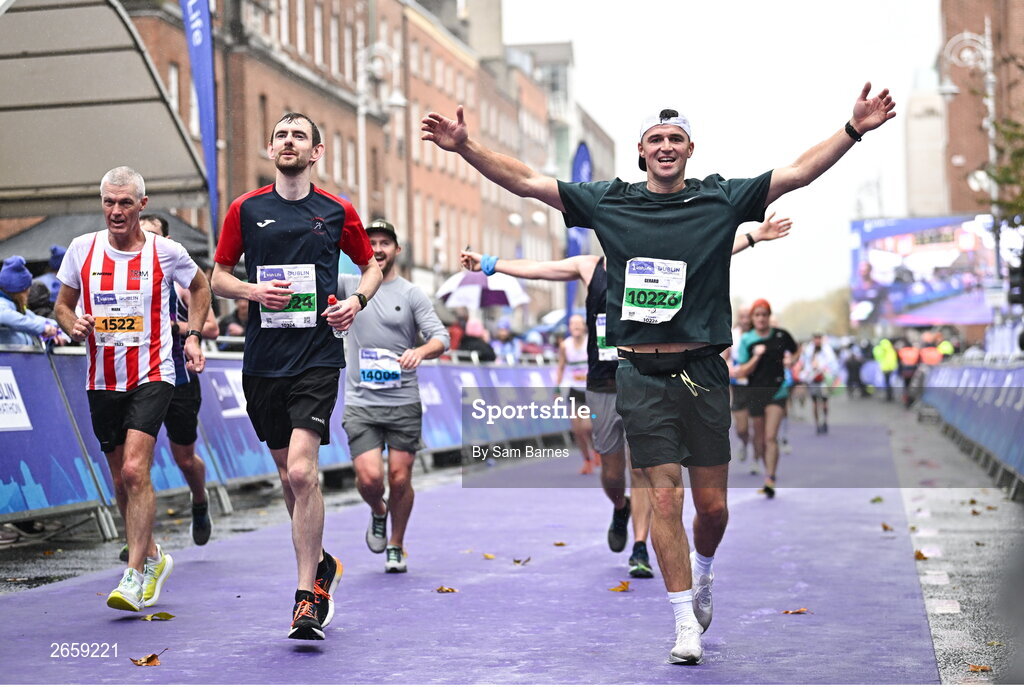 29 October 2023; Gerard O' Connor from Dublin 10 during the 2023 Irish Life Dublin Marathon. Thousands of runners took to the Fitzwilliam Square start line, to participate in the 42nd running of the Dublin Marathon. Photo by Sam Barnes/Sportsfile