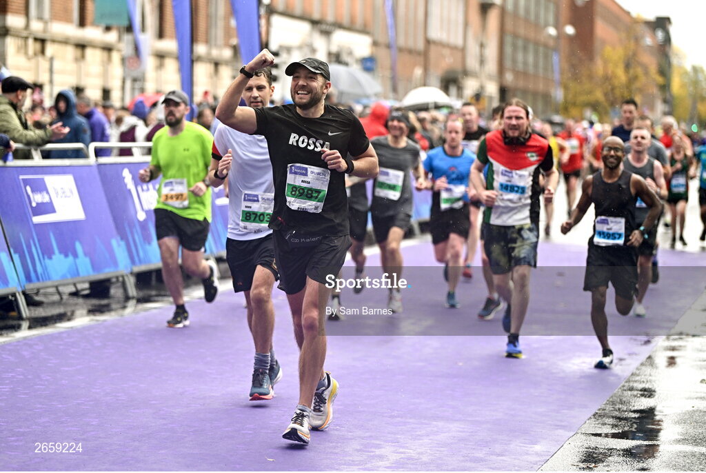 29 October 2023; Rossa Malone from Dublin 3 during the 2023 Irish Life Dublin Marathon. Thousands of runners took to the Fitzwilliam Square start line, to participate in the 42nd running of the Dublin Marathon. Photo by Sam Barnes/Sportsfile