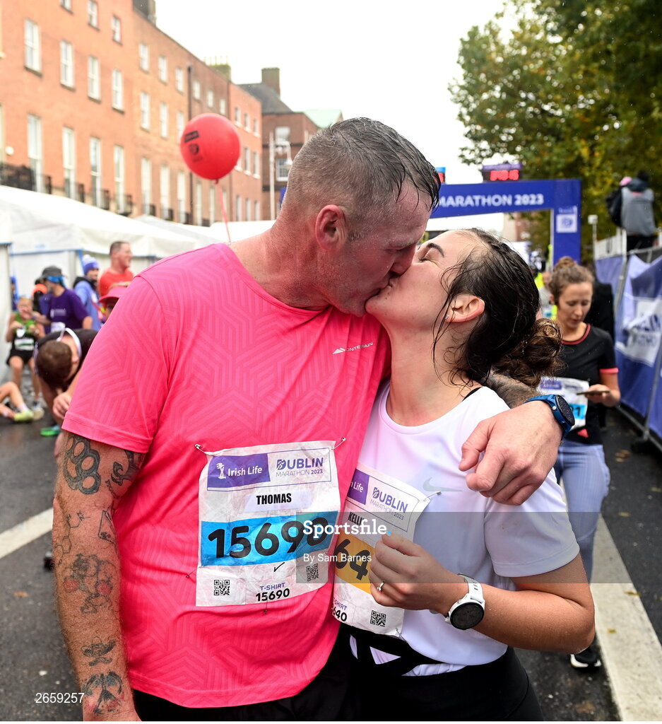29 October 2023; Thomas Sheahan from Carlow and Kellie Sheehan from Carlow after recently getting engaged after the 2023 Irish Life Dublin Marathon. Thousands of runners took to the Fitzwilliam Square start line, to participate in the 42nd running of the Dublin Marathon. Photo by Sam Barnes/Sportsfile