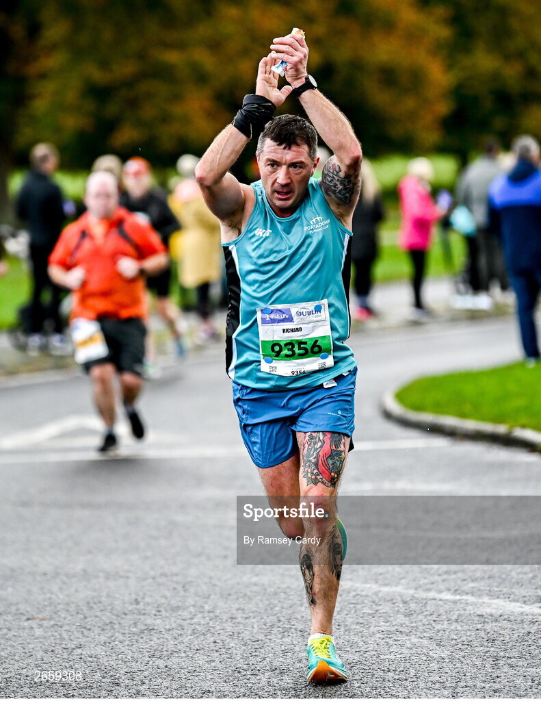 29 October 2023; Richard Hammond during the 2023 Irish Life Dublin Marathon. Thousands of runners took to the Fitzwilliam Square start line, to participate in the 42nd running of the Dublin Marathon. Photo by Ramsey Cardy/Sportsfile