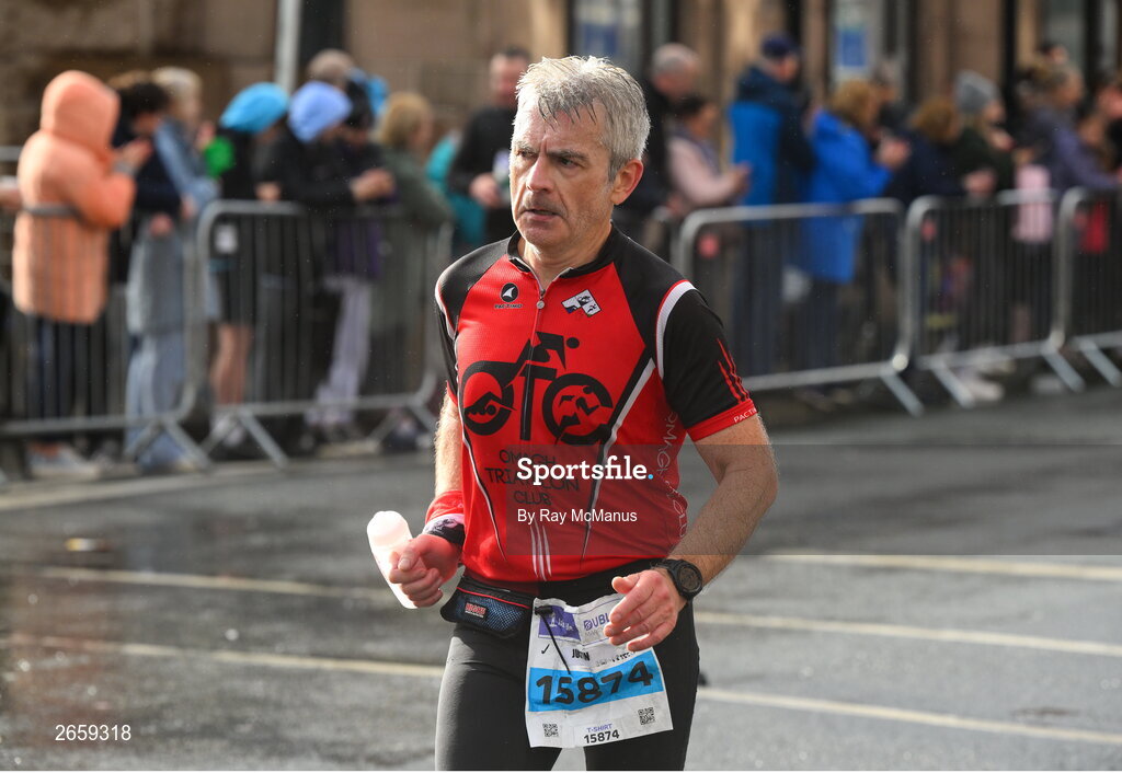 29 October 2023; Justin Hamill during the 2023 Irish Life Dublin Marathon. Thousands of runners took to the Fitzwilliam Square start line, to participate in the 42nd running of the Dublin Marathon. Photo by Ray McManus/Sportsfile