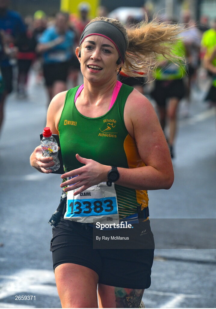 29 October 2023; Claire Murray from Offaly during the 2023 Irish Life Dublin Marathon. Thousands of runners took to the Fitzwilliam Square start line, to participate in the 42nd running of the Dublin Marathon. Photo by Ray McManus/Sportsfile