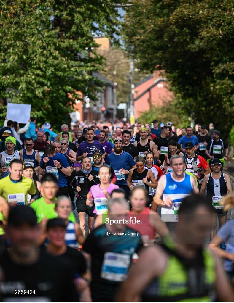 29 October 2023; Participants during the 2023 Irish Life Dublin Marathon. Thousands of runners took to the Fitzwilliam Square start line, to participate in the 42nd running of the Dublin Marathon. Photo by Ramsey Cardy/Sportsfile