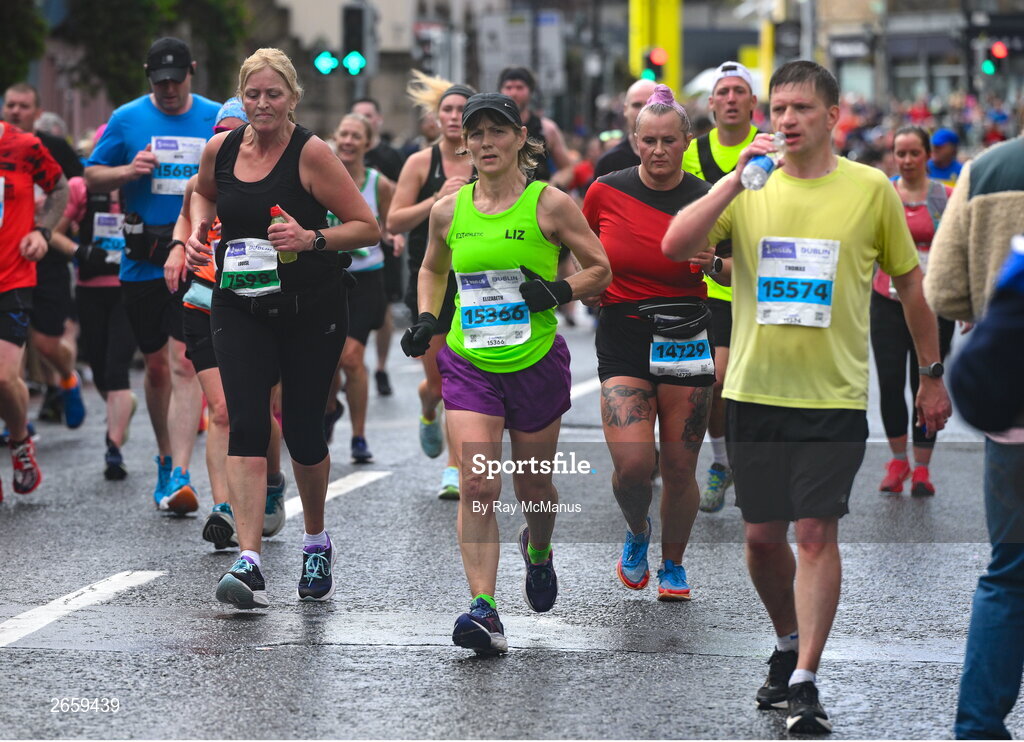 29 October 2023; Participants during the 2023 Irish Life Dublin Marathon. Thousands of runners took to the Fitzwilliam Square start line, to participate in the 42nd running of the Dublin Marathon. Photo by Ray McManus/Sportsfile