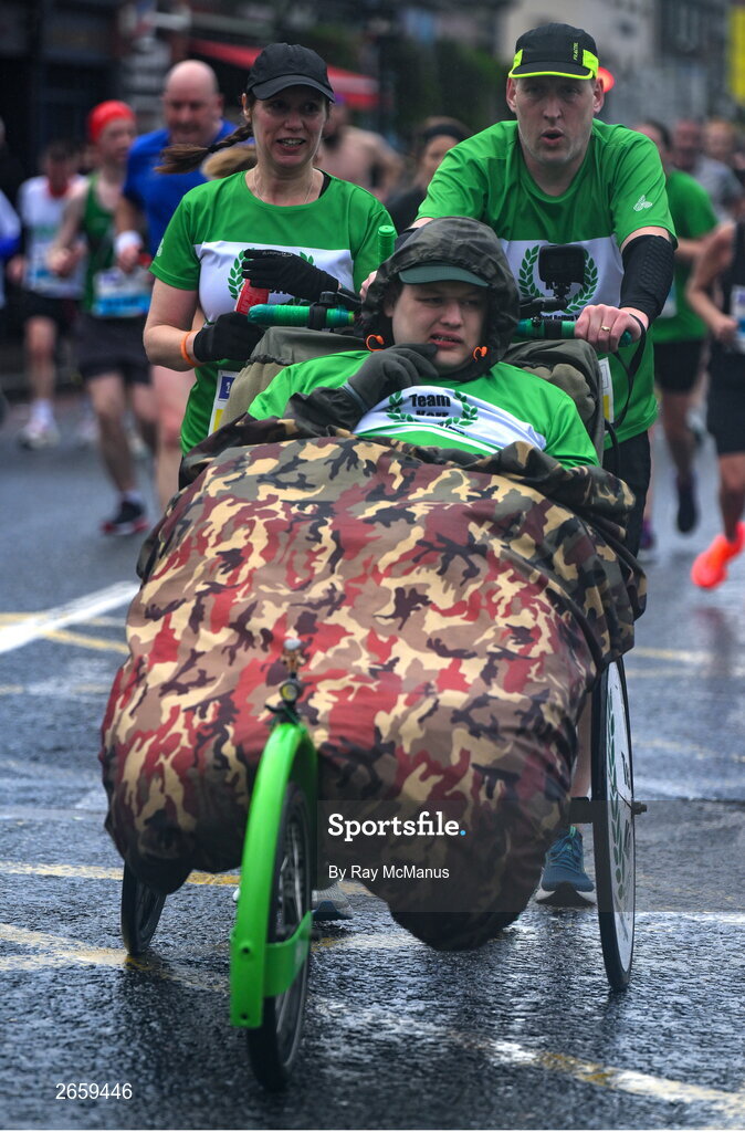 29 October 2023; Team Kerr during the 2023 Irish Life Dublin Marathon. Thousands of runners took to the Fitzwilliam Square start line, to participate in the 42nd running of the Dublin Marathon. Photo by Ray McManus/Sportsfile