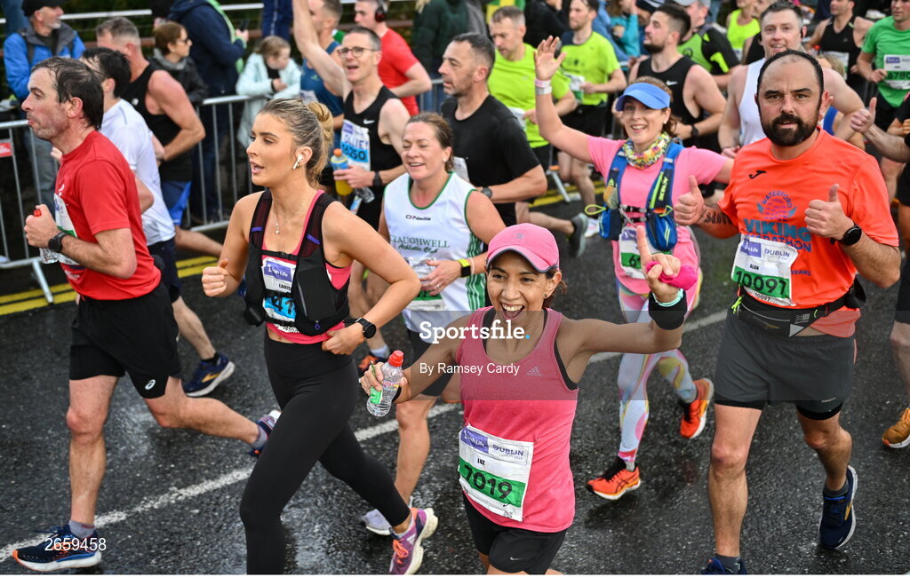 29 October 2023; Luz Blakney during the 2023 Irish Life Dublin Marathon. Thousands of runners took to the Fitzwilliam Square start line, to participate in the 42nd running of the Dublin Marathon. Photo by Ramsey Cardy/Sportsfile