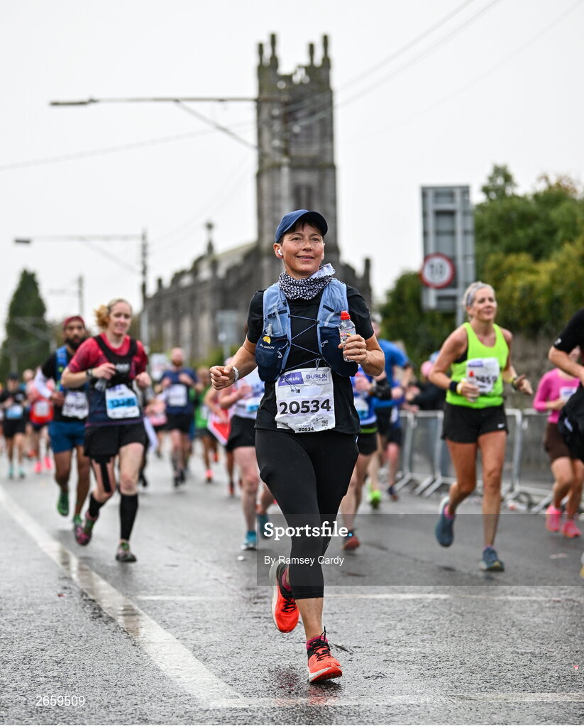 29 October 2023; Jo Teeling during the 2023 Irish Life Dublin Marathon. Thousands of runners took to the Fitzwilliam Square start line, to participate in the 42nd running of the Dublin Marathon. Photo by Ramsey Cardy/Sportsfile