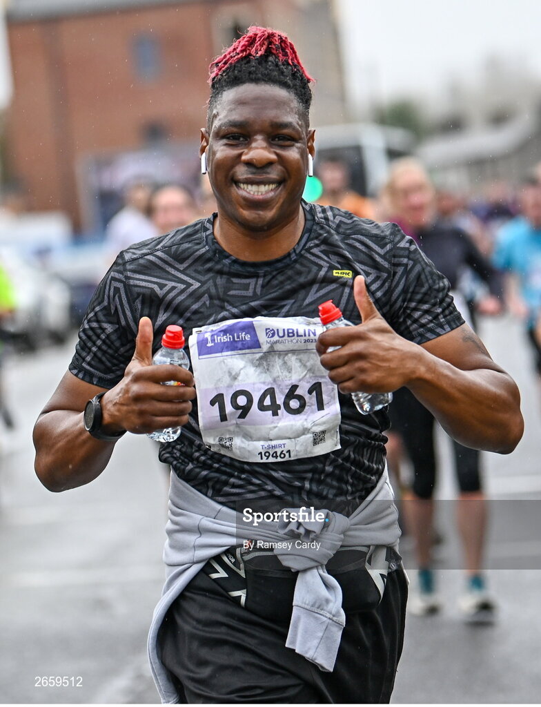 29 October 2023; A participant during the 2023 Irish Life Dublin Marathon. Thousands of runners took to the Fitzwilliam Square start line, to participate in the 42nd running of the Dublin Marathon. Photo by Ramsey Cardy/Sportsfile