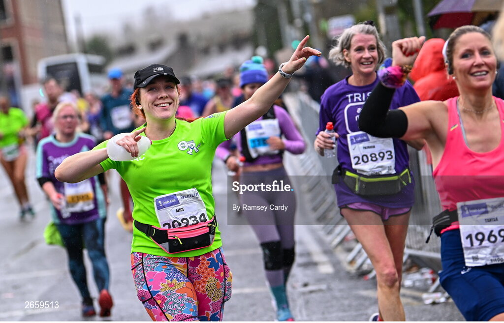 29 October 2023; Alice Kearney during the 2023 Irish Life Dublin Marathon. Thousands of runners took to the Fitzwilliam Square start line, to participate in the 42nd running of the Dublin Marathon. Photo by Ramsey Cardy/Sportsfile