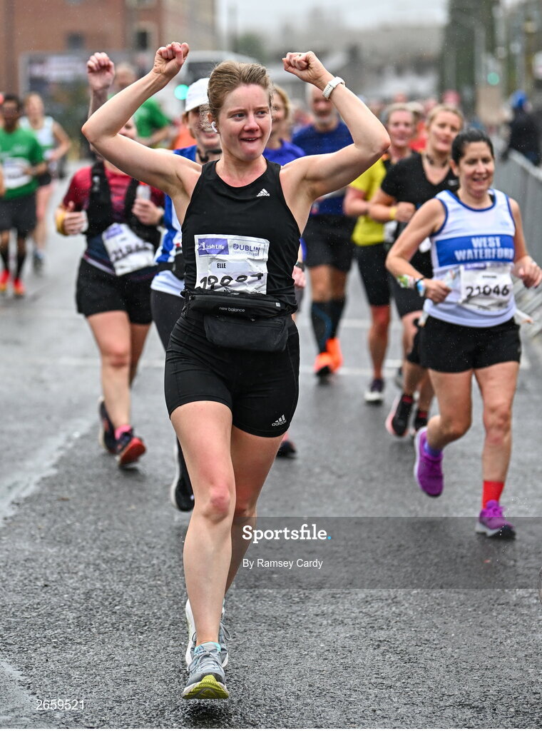 29 October 2023; Elle Danaher from Dublin during the 2023 Irish Life Dublin Marathon. Thousands of runners took to the Fitzwilliam Square start line, to participate in the 42nd running of the Dublin Marathon. Photo by Ramsey Cardy/Sportsfile