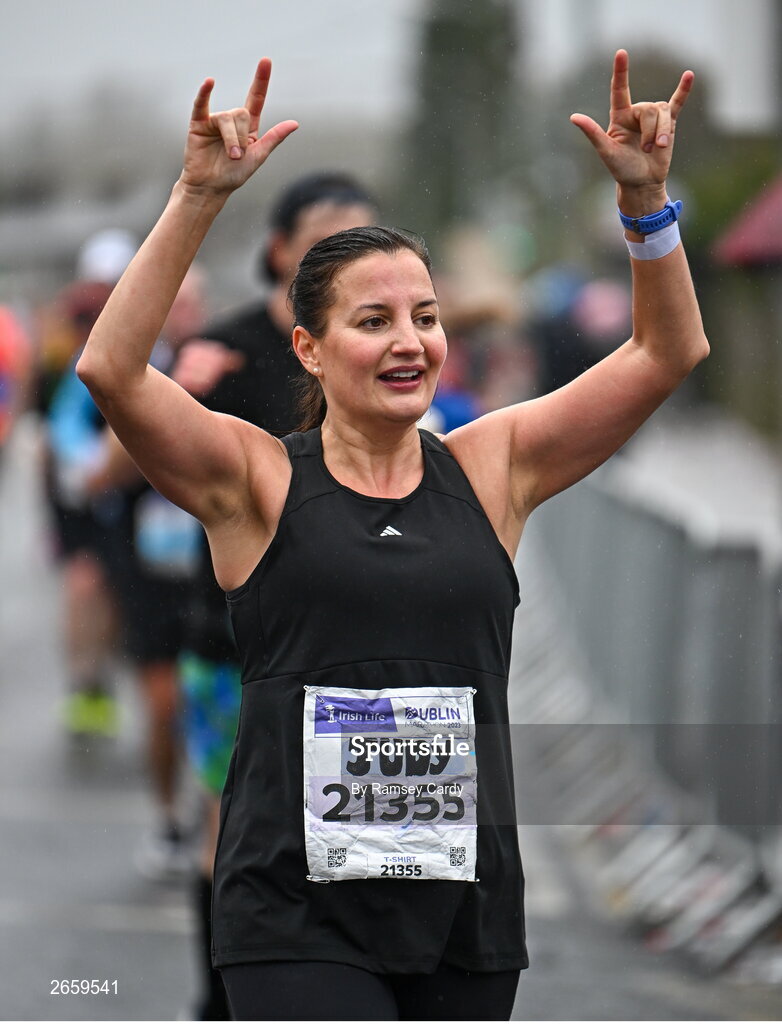 29 October 2023; Judy Fox from Dublin, during the 2023 Irish Life Dublin Marathon. Thousands of runners took to the Fitzwilliam Square start line, to participate in the 42nd running of the Dublin Marathon. Photo by Ramsey Cardy/Sportsfile