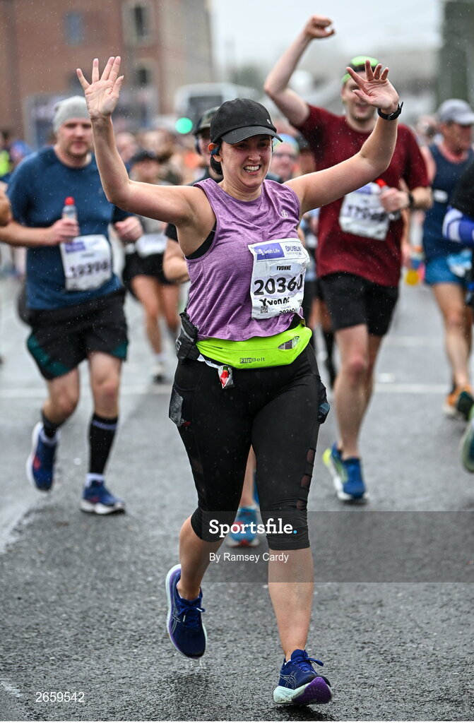 29 October 2023; Yvonne Mannion from Dublin during the 2023 Irish Life Dublin Marathon. Thousands of runners took to the Fitzwilliam Square start line, to participate in the 42nd running of the Dublin Marathon. Photo by Ramsey Cardy/Sportsfile