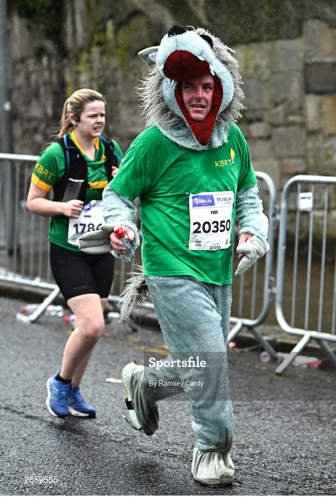 29 October 2023; Paul Comerford from Kilkenny during the 2023 Irish Life Dublin Marathon. Thousands of runners took to the Fitzwilliam Square start line, to participate in the 42nd running of the Dublin Marathon. Photo by Ramsey Cardy/Sportsfile