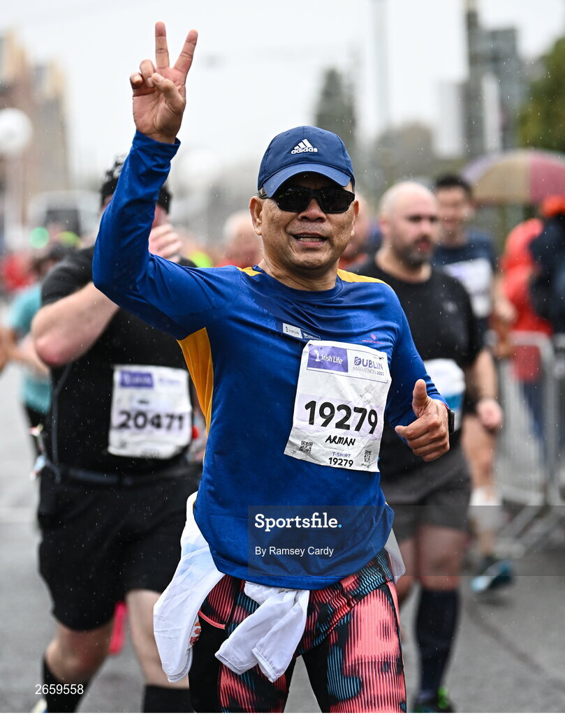 29 October 2023; Klark Moya from Kildare during the 2023 Irish Life Dublin Marathon. Thousands of runners took to the Fitzwilliam Square start line, to participate in the 42nd running of the Dublin Marathon. Photo by Ramsey Cardy/Sportsfile