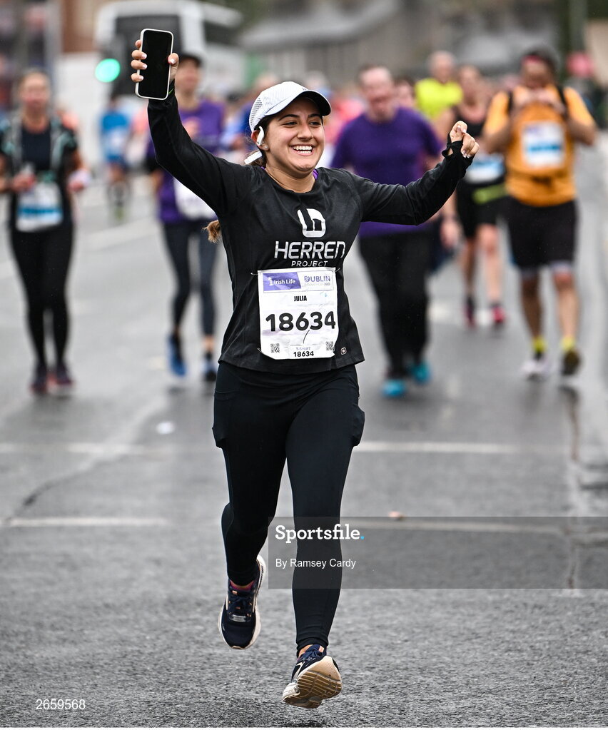 29 October 2023; Julia Broccoli during the 2023 Irish Life Dublin Marathon. Thousands of runners took to the Fitzwilliam Square start line, to participate in the 42nd running of the Dublin Marathon. Photo by Ramsey Cardy/Sportsfile