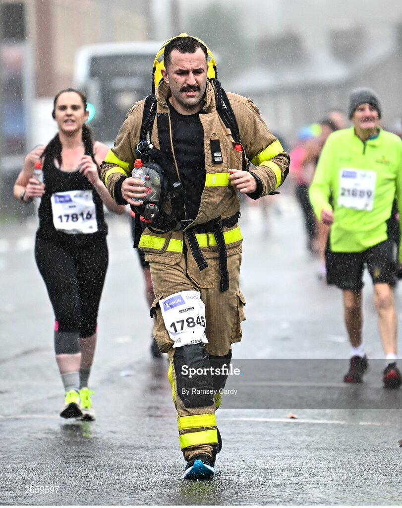 29 October 2023; Jonathon Forbes from Dublin during the 2023 Irish Life Dublin Marathon. Thousands of runners took to the Fitzwilliam Square start line, to participate in the 42nd running of the Dublin Marathon. Photo by Ramsey Cardy/Sportsfile