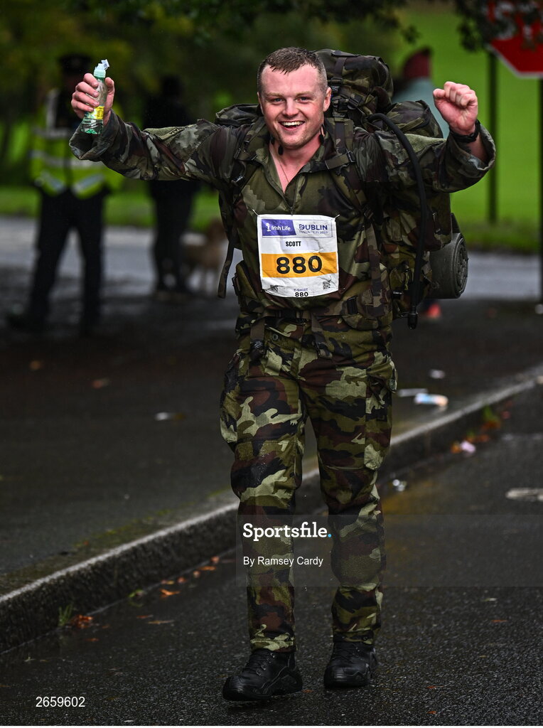 29 October 2023; Scott Dignam from Kildare during the 2023 Irish Life Dublin Marathon. Thousands of runners took to the Fitzwilliam Square start line, to participate in the 42nd running of the Dublin Marathon. Photo by Ramsey Cardy/Sportsfile