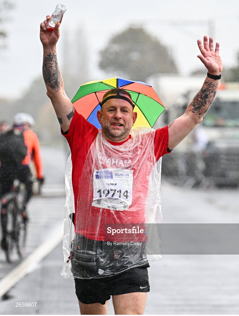 29 October 2023; Graham Kennell-Webb during the 2023 Irish Life Dublin Marathon. Thousands of runners took to the Fitzwilliam Square start line, to participate in the 42nd running of the Dublin Marathon. Photo by Ramsey Cardy/Sportsfile