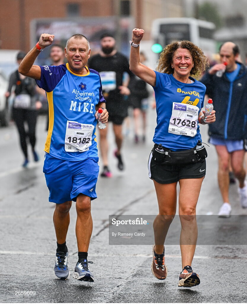 29 October 2023; Michael Hill and Brigid Mallee during the 2023 Irish Life Dublin Marathon. Thousands of runners took to the Fitzwilliam Square start line, to participate in the 42nd running of the Dublin Marathon. Photo by Ramsey Cardy/Sportsfile