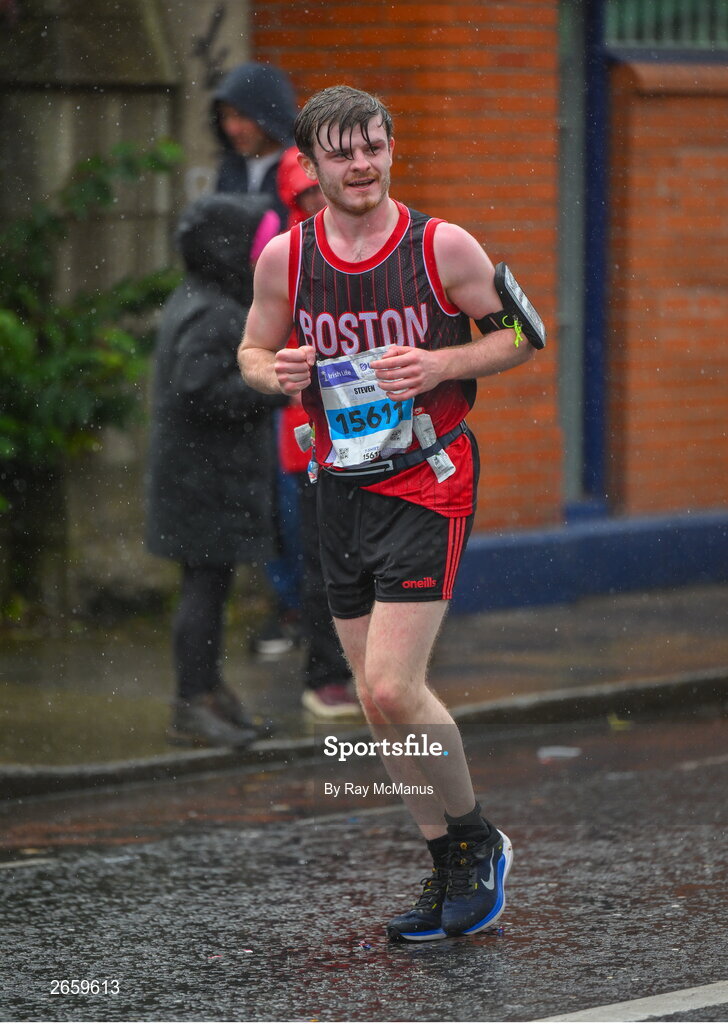 29 October 2023; Steven O' Keeffe from Kilkenny during the 2023 Irish Life Dublin Marathon. Thousands of runners took to the Fitzwilliam Square start line, to participate in the 42nd running of the Dublin Marathon. Photo by Ray McManus/Sportsfile