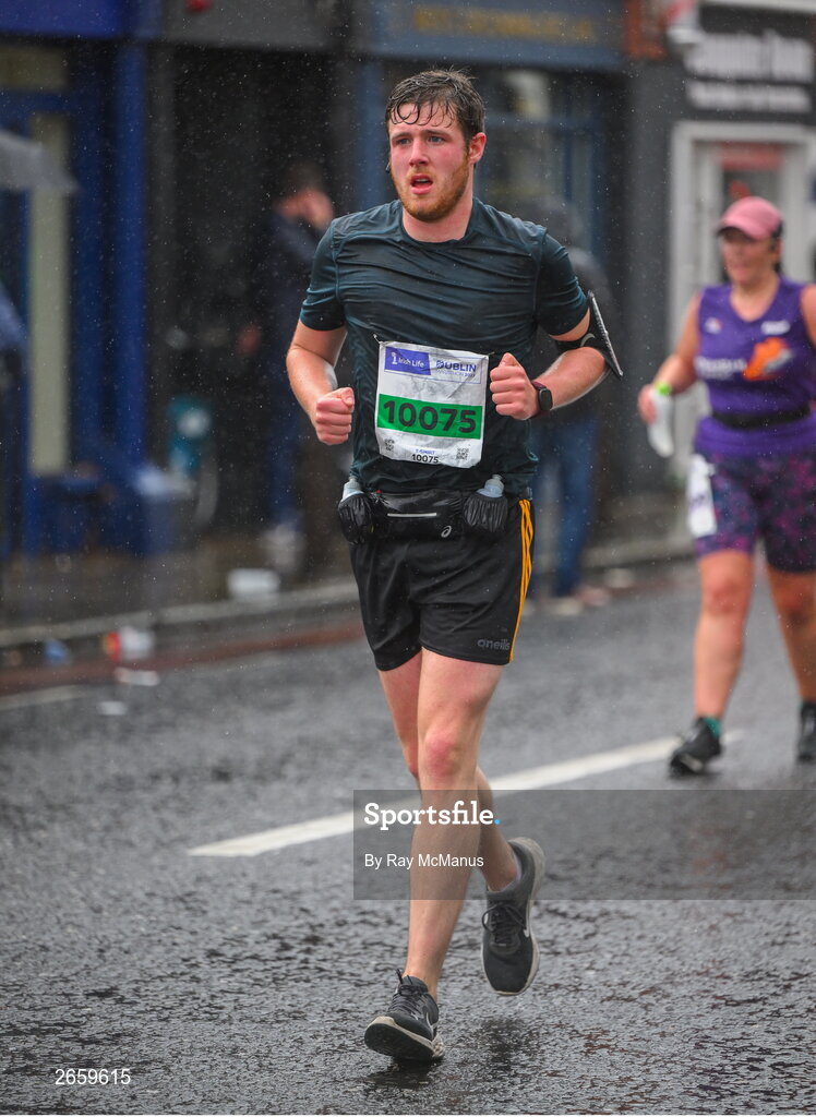 29 October 2023; Brendan Barrett from Dublin during the 2023 Irish Life Dublin Marathon. Thousands of runners took to the Fitzwilliam Square start line, to participate in the 42nd running of the Dublin Marathon. Photo by Ray McManus/Sportsfile