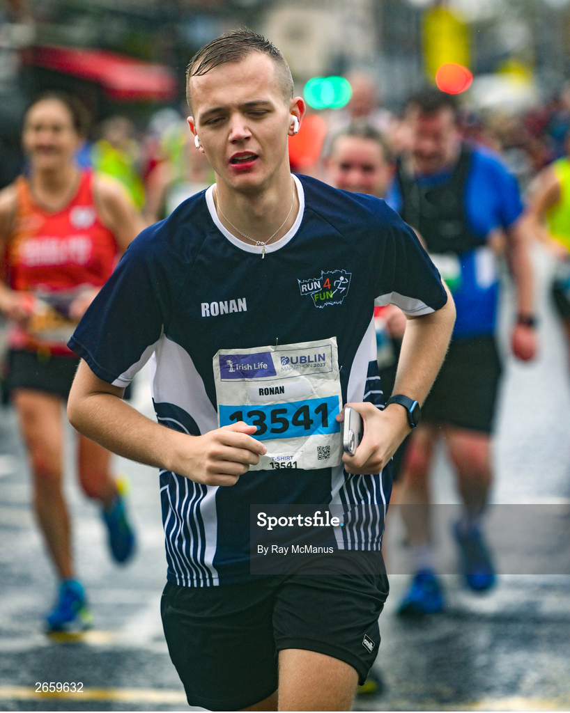 29 October 2023; Ronan McGrath from during the 2023 Irish Life Dublin Marathon. Thousands of runners took to the Fitzwilliam Square start line, to participate in the 42nd running of the Dublin Marathon. Photo by Ray McManus/Sportsfile