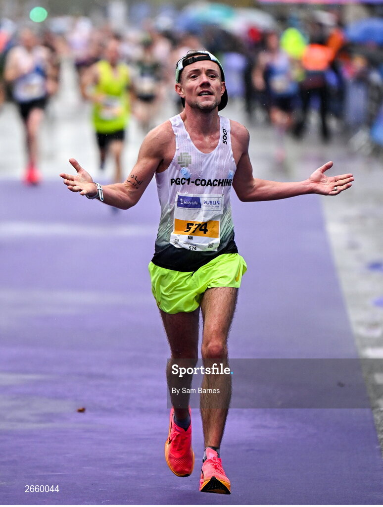 29 October 2023; Ian Wingrove running in the 2023 Irish Life Dublin Marathon. Thousands of runners took to the Fitzwilliam Square start line, to participate in the 42nd running of the Dublin Marathon. Photo by Sam Barnes/Sportsfile