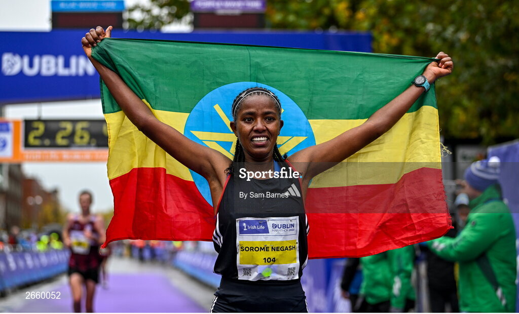 29 October 2023; Amente Sorome Negash celebrates winning the women's event during the 2023 Irish Life Dublin Marathon. Thousands of runners took to the Fitzwilliam Square start line, to participate in the 42nd running of the Dublin Marathon. Photo by Sam Barnes/Sportsfile