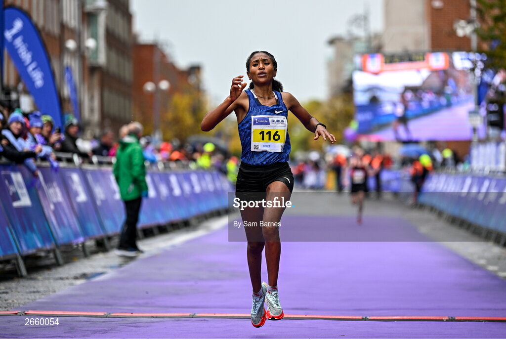 29 October 2023; Genet Abdurkadir on her way to finishing third in women's event during the 2023 Irish Life Dublin Marathon. Thousands of runners took to the Fitzwilliam Square start line, to participate in the 42nd running of the Dublin Marathon. Photo by Sam Barnes/Sportsfile
