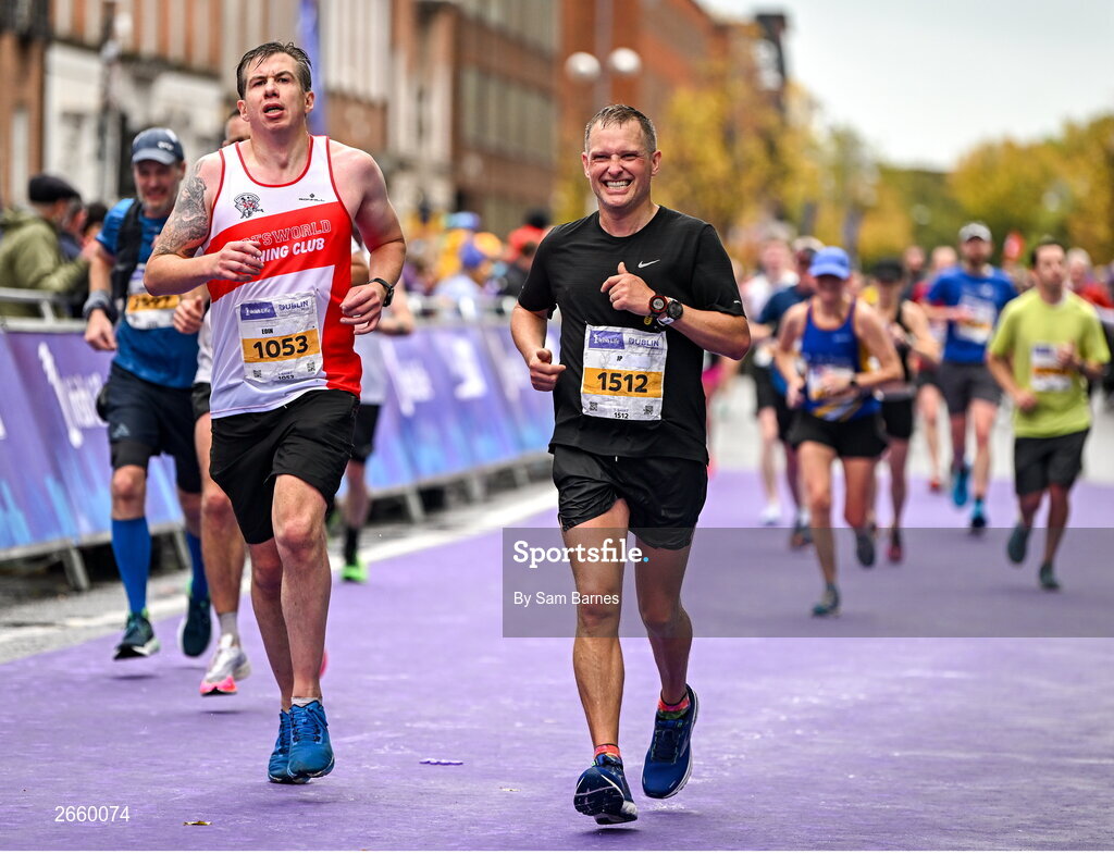 29 October 2023; Eoin O' Brien from Dublin, left, and JP Gilmartin from Galway, running in the 2023 Irish Life Dublin Marathon. Thousands of runners took to the Fitzwilliam Square start line, to participate in the 42nd running of the Dublin Marathon. Photo by Sam Barnes/Sportsfile