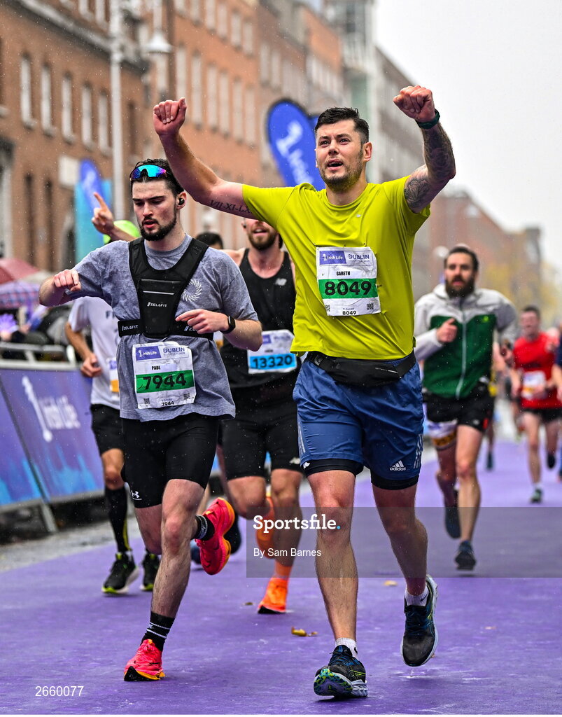 29 October 2023; Gareth Whelan from Dublin, running in the 2023 Irish Life Dublin Marathon. Thousands of runners took to the Fitzwilliam Square start line, to participate in the 42nd running of the Dublin Marathon. Photo by Sam Barnes/Sportsfile