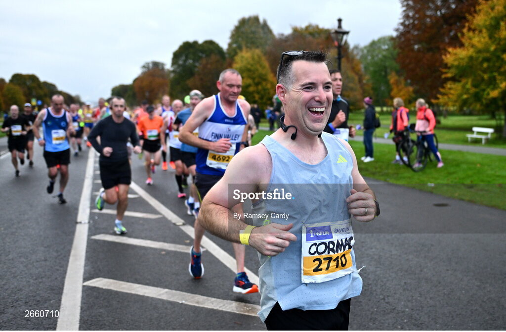 29 October 2023; Cormac Greene from Dublin during the 2023 Irish Life Dublin Marathon. Thousands of runners took to the Fitzwilliam Square start line, to participate in the 42nd running of the Dublin Marathon. Photo by Ramsey Cardy/Sportsfile