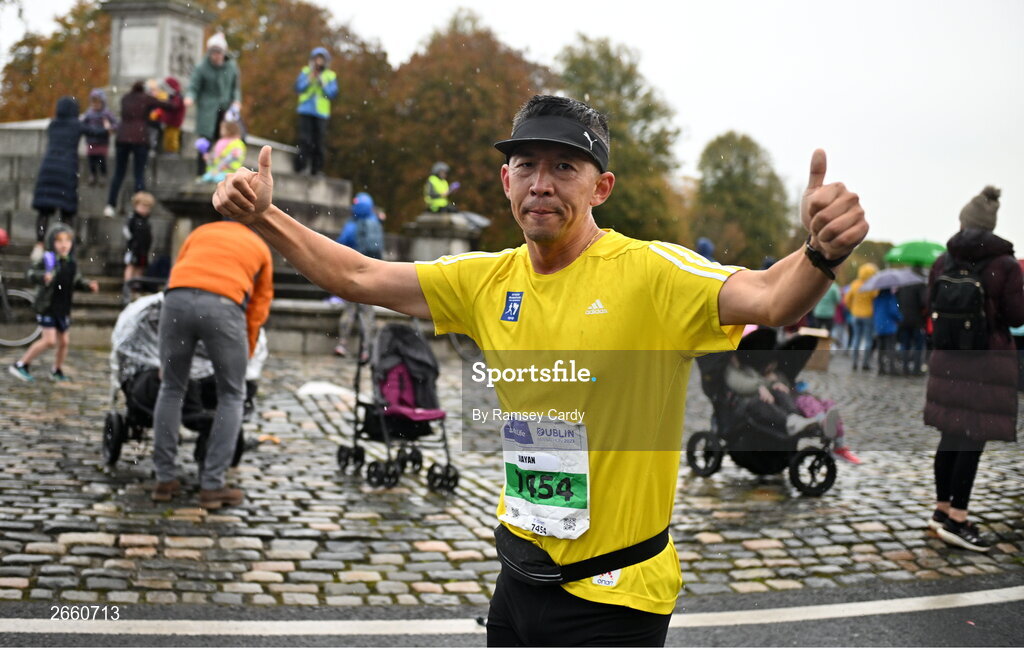 29 October 2023; Jiayan Zhang during the 2023 Irish Life Dublin Marathon. Thousands of runners took to the Fitzwilliam Square start line, to participate in the 42nd running of the Dublin Marathon. Photo by Ramsey Cardy/Sportsfile