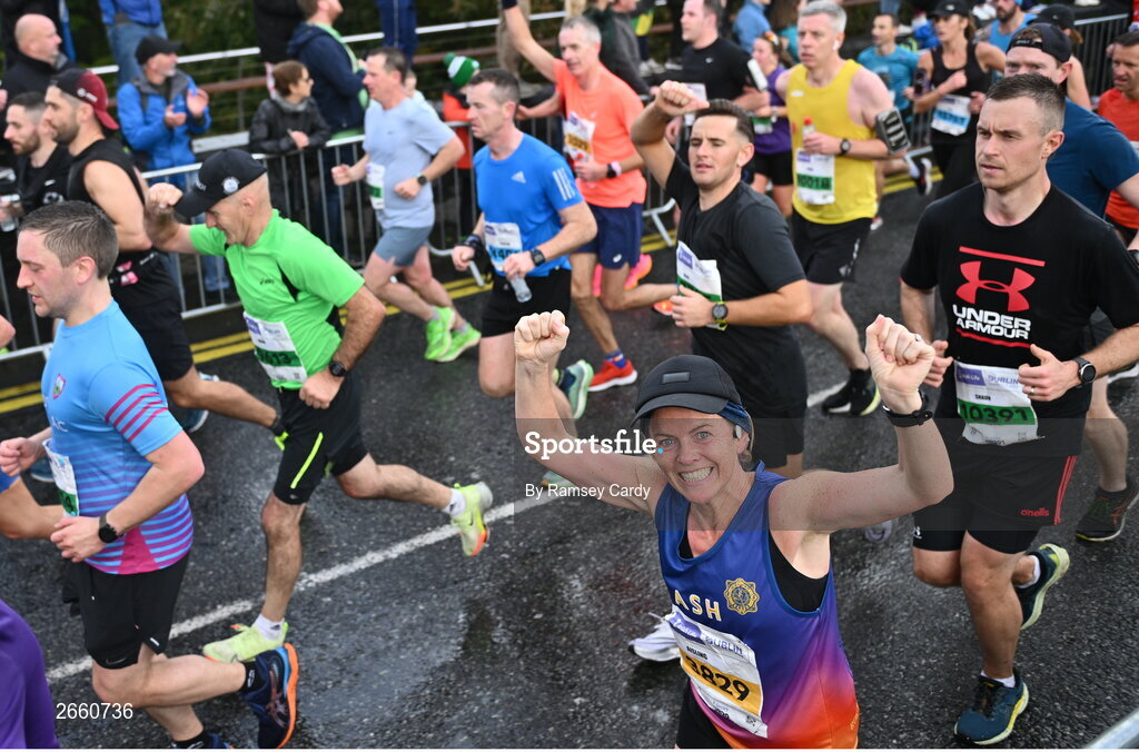 29 October 2023; Aisling Demaison during the 2023 Irish Life Dublin Marathon. Thousands of runners took to the Fitzwilliam Square start line, to participate in the 42nd running of the Dublin Marathon. Photo by Ramsey Cardy/Sportsfile
